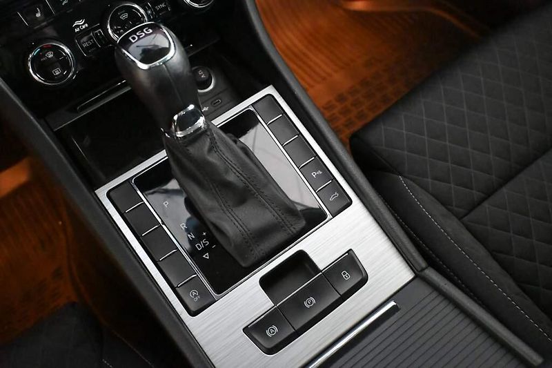 Škoda Superb (2022) 2.0 DSG LED VIRTUAL ACC Kamera - fotka 22 z 36