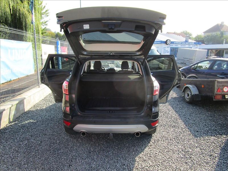 Ford Kuga 2.0TDCi 132kW AWD, automat - fotka 33 z 41