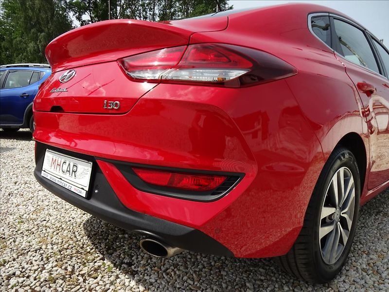 Hyundai i30 1,4 T-GDi 103 kW Fastback - fotka 15 z 55