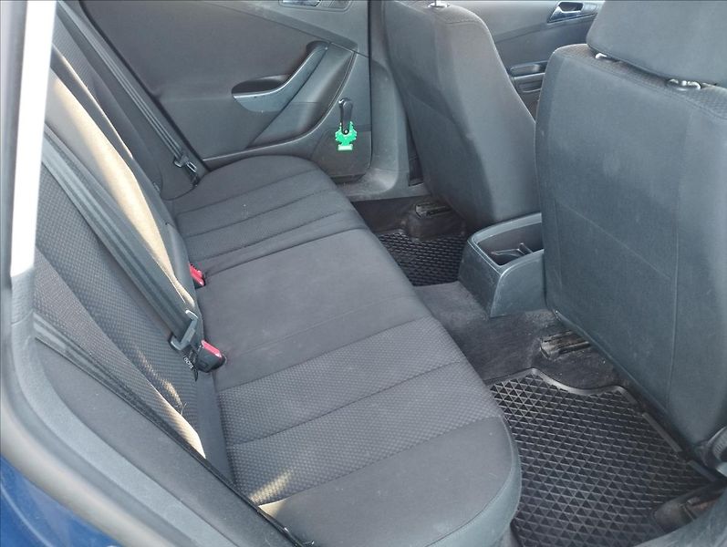 Volkswagen Passat 2,0 TDi 103KW - fotka 9 z 15