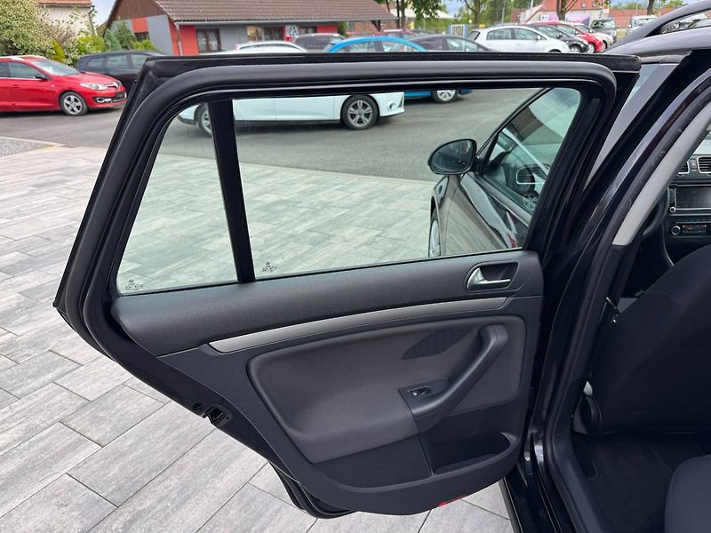 Volkswagen Golf (2010) Variant Comfortline 1.6 TDI - fotka 12 z 32