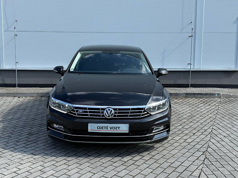 Volkswagen Passat (2017) 2.0 TDI BMT 140kW DSG Highline - fotka 4 z 32