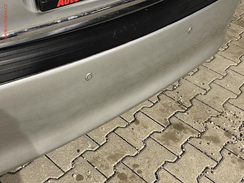 Toyota Auris (2009) 1.6 i, ČR - fotka 18 z 18