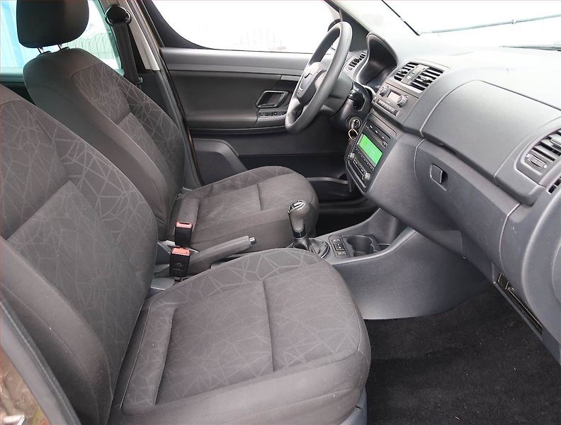 Škoda Roomster (2012) 1.6 TDI, po STK, jezdí výborně - fotka 9 z 18