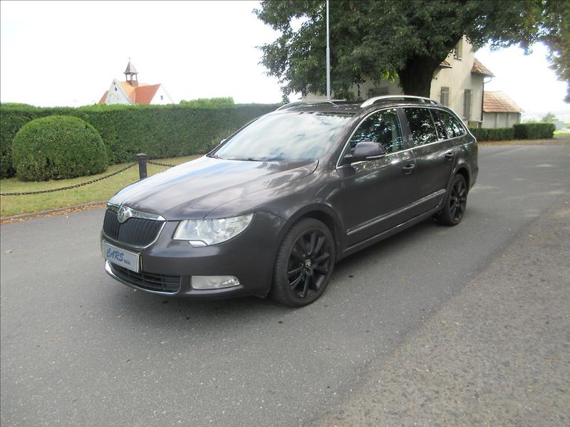 Škoda Superb 2,0 TDi Závada Přev. Panorama - fotka 2 z 30