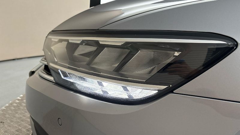 Volkswagen Passat 2.0 TDI DSG Elegance Variant - fotka 18 z 27