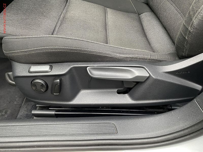 Volkswagen Passat (2015) 2.0 TDi, Comfortline, navi - fotka 14 z 18