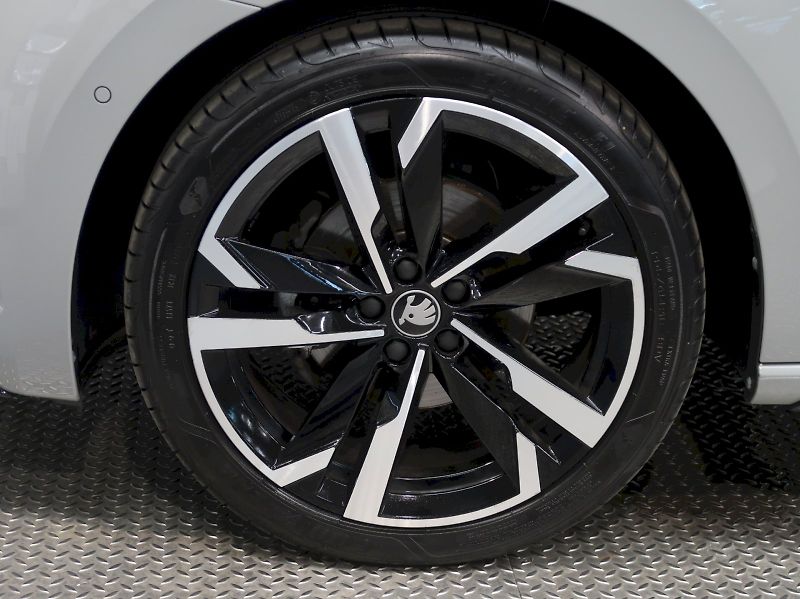 Škoda Scala (2025) MONTE CARLO 1.5TSI 110KW DSG P - fotka 12 z 40