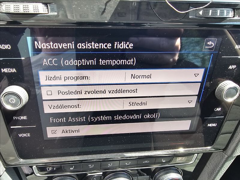 Volkswagen Golf 1,4TSi 110KW DSG Highline - fotka 21 z 50