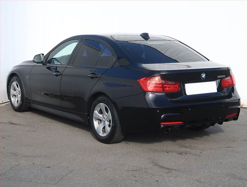 BMW Řada 3 (2014) Sport Line 320 i, Serv.kniha - fotka 4 z 17
