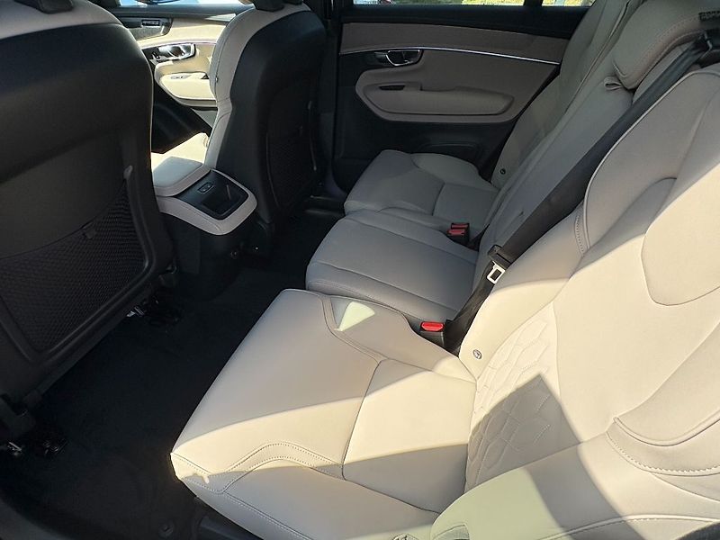 Volvo XC90 Plus Dark B5 184kW - fotka 19 z 26