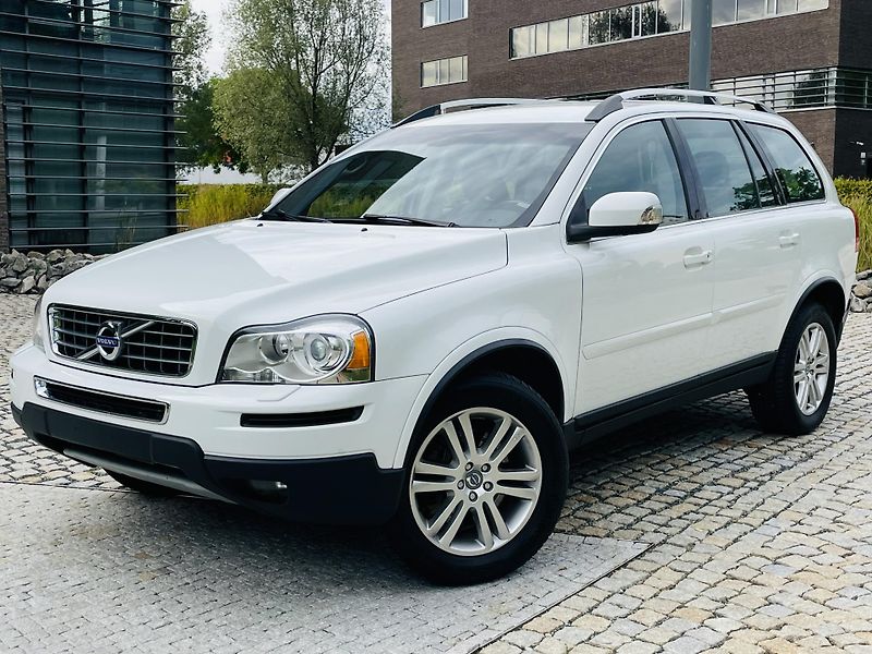 Volvo XC90 2.4D5 4x4 AUT VÝHŘEV SENZORY - fotka 2 z 40