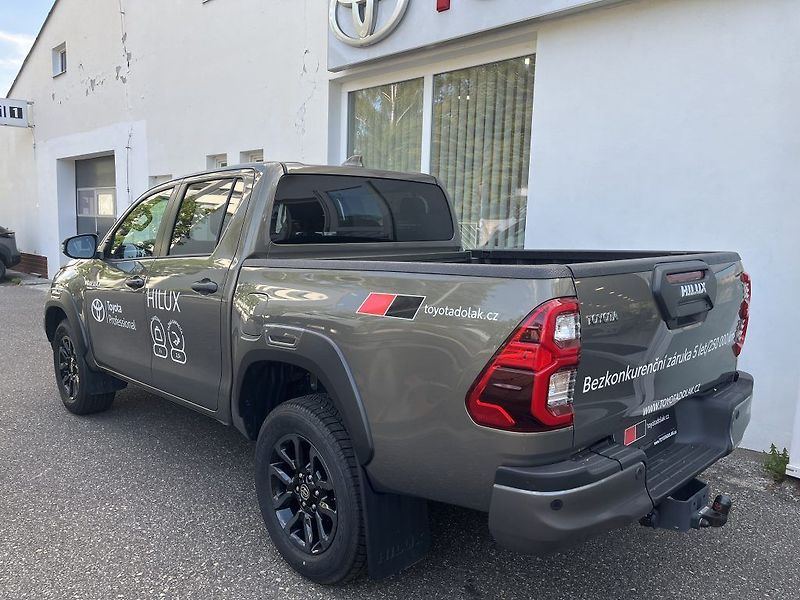 Toyota Hilux 2.8L Diesel  6 AT Invincible - fotka 5 z 29
