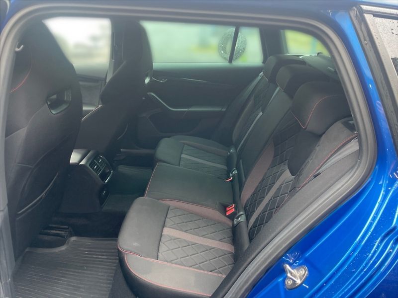 Škoda Octavia 2,0 TDI 147 RS AT - fotka 8 z 11