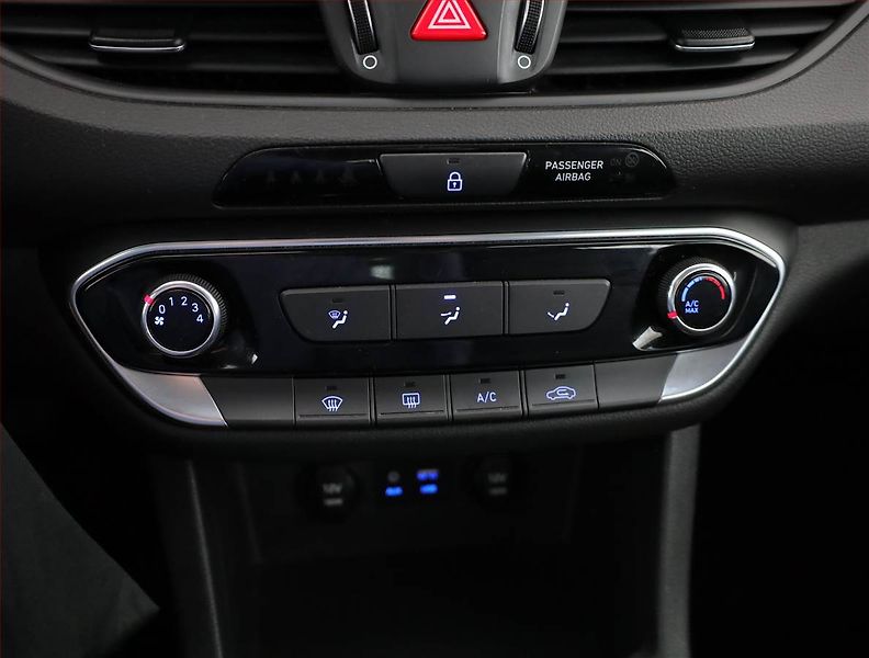 Hyundai i30 (2020) 1.4 CVVT, Serv.kniha, Tempomat - fotka 11 z 19
