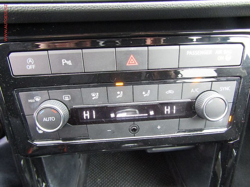 Volkswagen T-Cross (2020) 1.0 TSi, Style, LED, navi - fotka 15 z 19