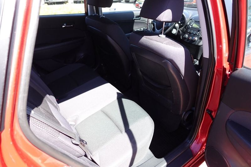 Hyundai i30 1,4i 80kW M/T - fotka 12 z 23