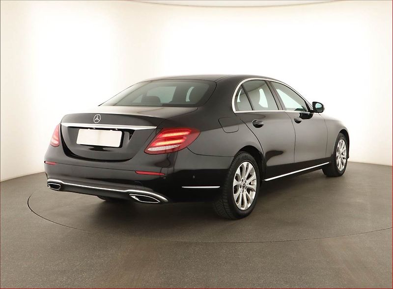 Mercedes-Benz Třídy E (2018) E 220 d, Automat, Kůže, Navi - fotka 5 z 18