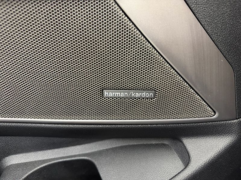 BMW Řada 3 340i xDrive, HUD, HARMAN/KARDO - fotka 24 z 27