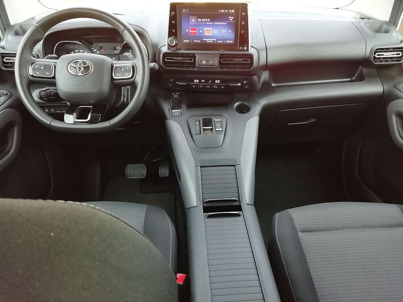 Toyota ProAce City Verso 1,5 D-4d A/T L2 Family Comfort - fotka 8 z 19
