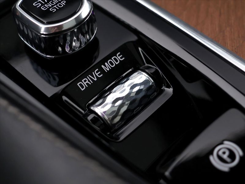 Volvo XC90 2,0 D5 173kW Inscription 4x4 D - fotka 33 z 43