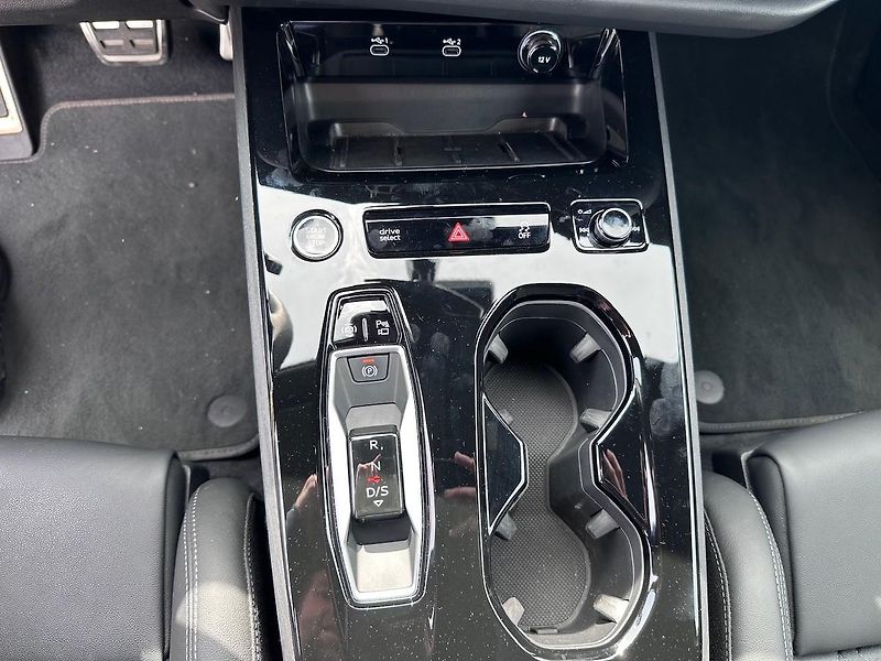 Audi A5 2,0 TDI aut.4x4  - fotka 14 z 18