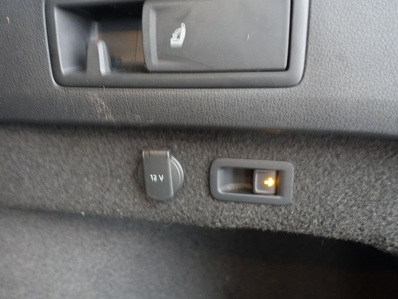 Volkswagen Passat 2.0 TDi LED SVĚTLA, ACC, DSG - fotka 27 z 38