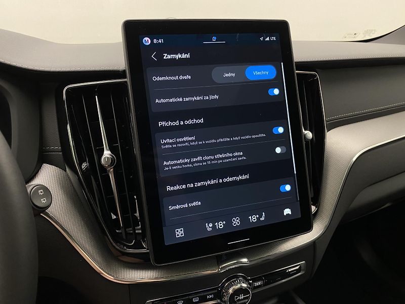 Volvo XC60 T8 AWD RECHARGE BLACK EDITION - fotka 56 z 61