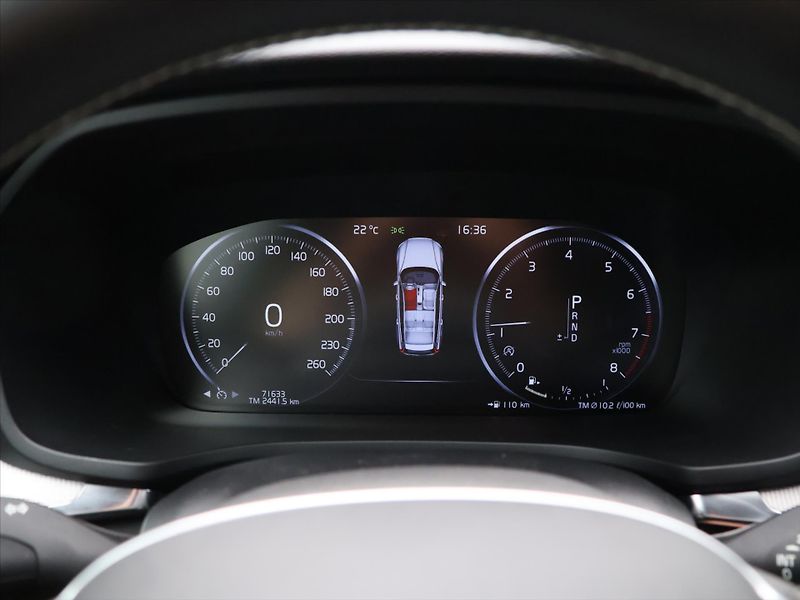 Volvo V60 2,0 T5 184kW Drive-E R-Design - fotka 18 z 34