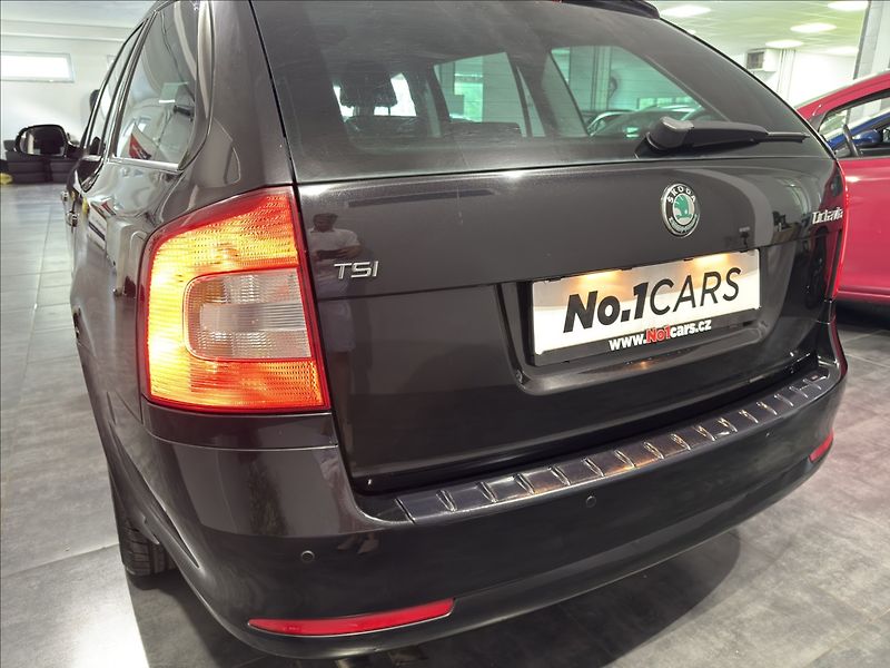 Škoda Octavia 1,4   TSI 90KW CARPLAY XENON - fotka 27 z 33