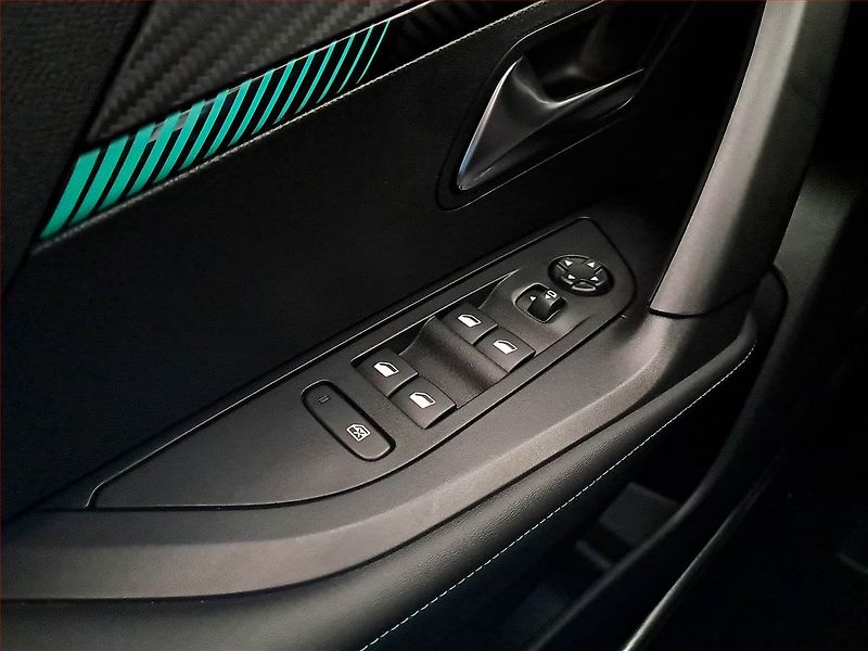 Peugeot 2008 (2022) 1.2 PureTech, ČR,1.maj - fotka 18 z 20