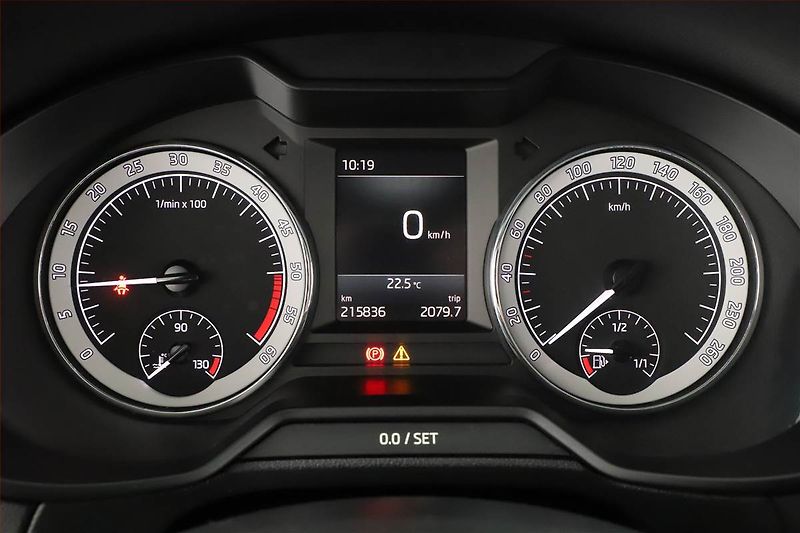 Škoda Octavia (2019) 1.6 TDI, Tempomat - fotka 8 z 18