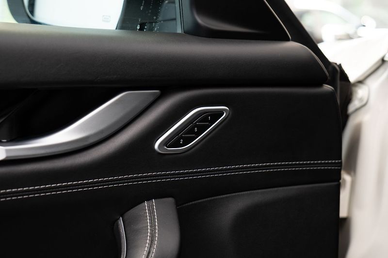 Maserati Levante 360/Pano/Vyhřívaná/Ventilovaná - fotka 19 z 25