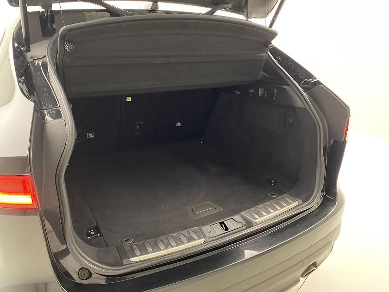 Jaguar F-Pace 25t AWD AUT  - fotka 6 z 38