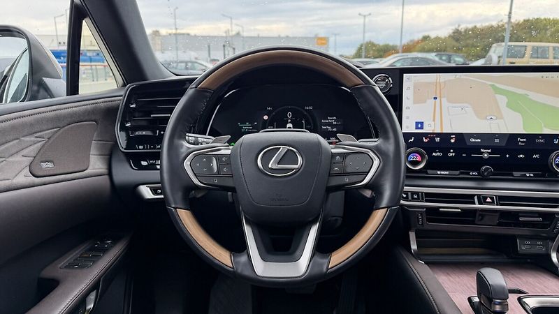 Lexus RX 450h plus 450H+ 2,5 PHEV LUXURY PANORAMI - fotka 27 z 31