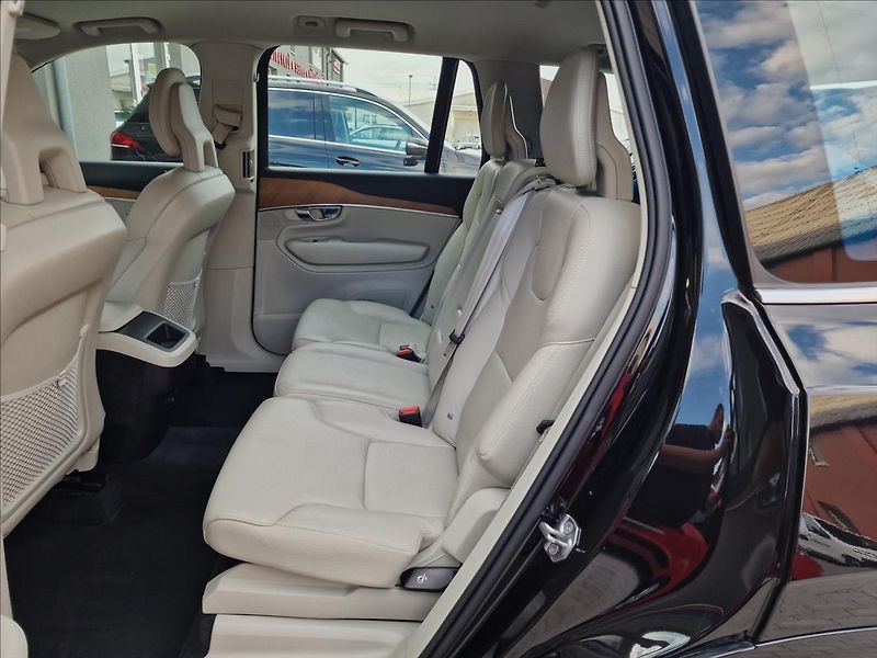 Volvo XC90 B5 AWD Momentum Pro Auto,1Maj - fotka 17 z 50