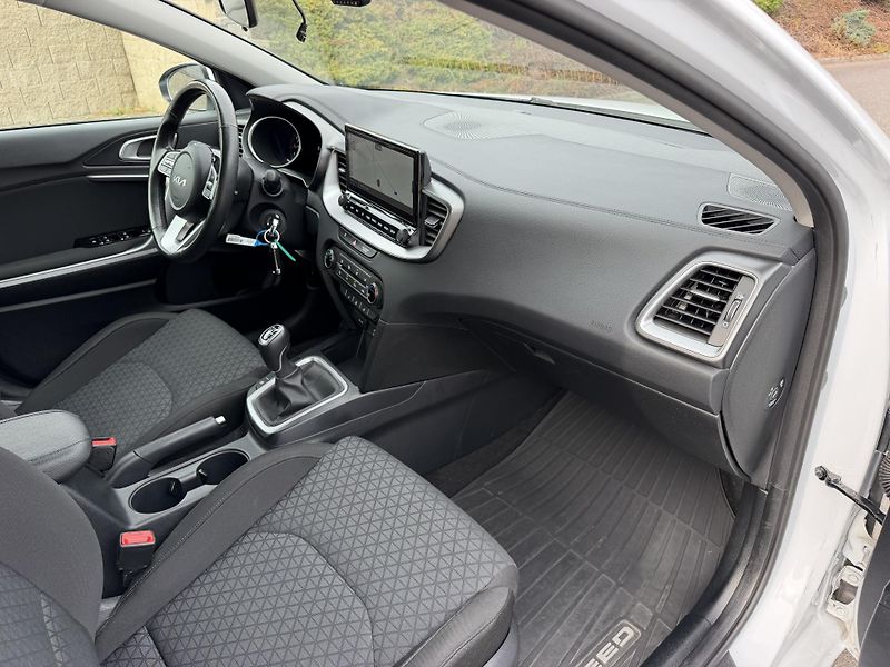 Kia Ceed Kombi 1,5i 103kW  - fotka 16 z 21