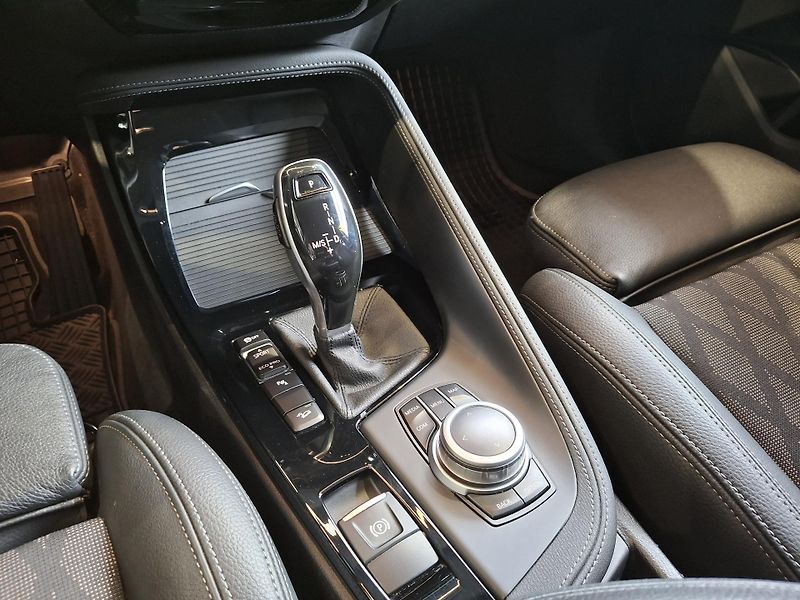 BMW X1 xDrive18d X-Line - fotka 15 z 23