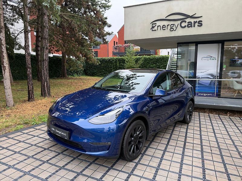 Tesla Model Y Long Range AWD - fotka 1 z 41
