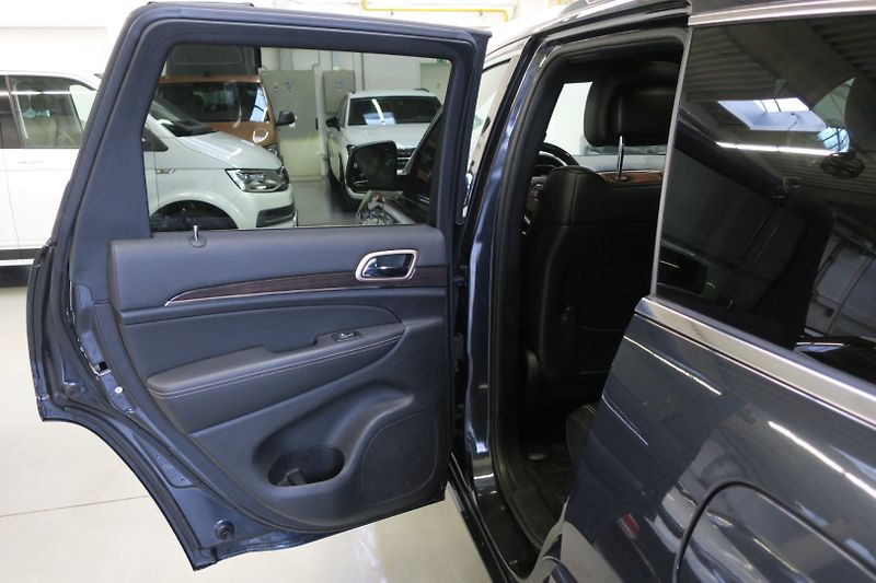 Jeep Grand Cherokee (2016) 3.0TD V6 140 kW ČR VZDUCH - fotka 44 z 50