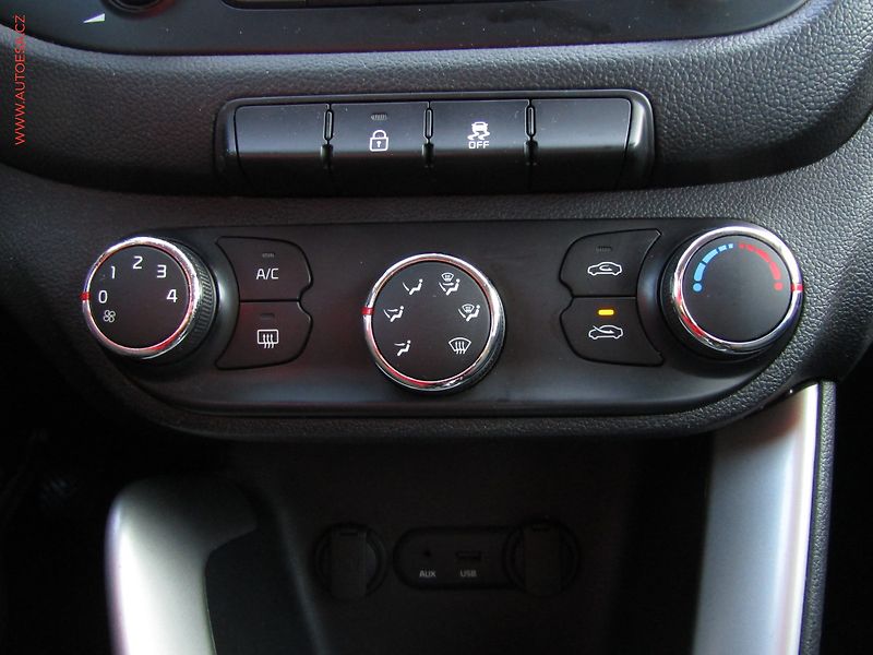 Kia Ceed (2014) 1.4 CRDi, ČR, AC, TZ, temp - fotka 13 z 15