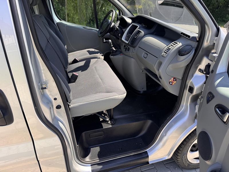 Opel Vivaro 2.0CDTI 84Kw L2 - 9.Mist - fotka 14 z 17