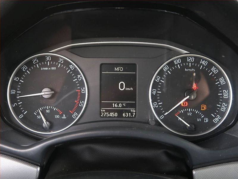 Škoda Octavia (2010) 2.0 TDI, nová STK - fotka 11 z 15
