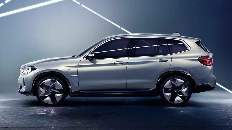 Koncept BMW iX3.