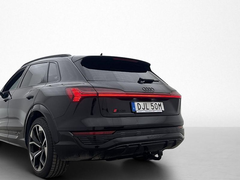 Audi SQ8 e-tron quattro Tažné Pano 360k - fotka 3 z 34