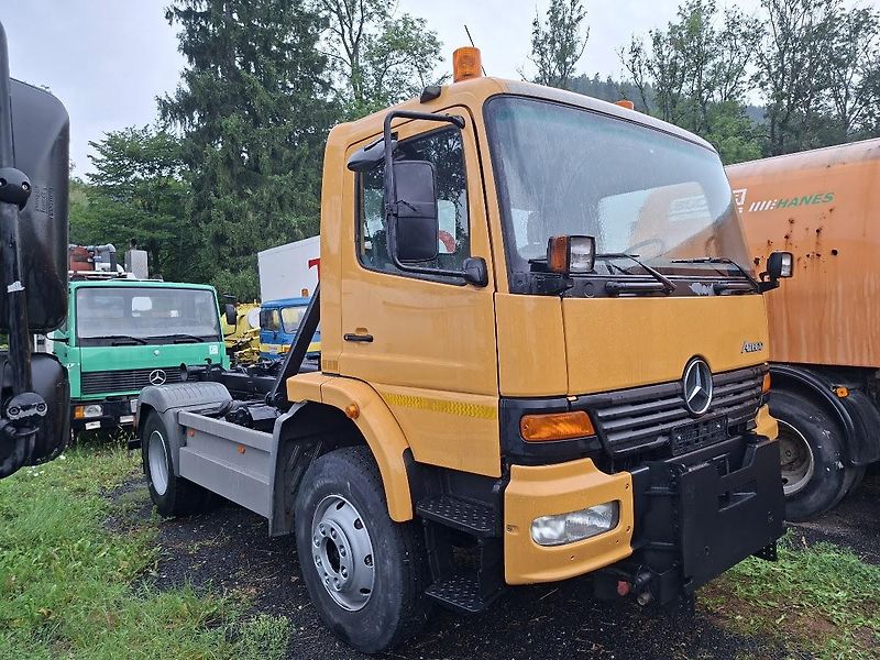 Mercedes-Benz Atego (2004) 1318 Kontejner 4x4 Analog - fotka 1 z 13