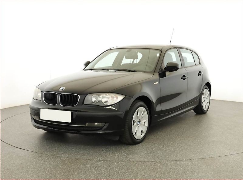 BMW Řada 1 (2010) 116d, Serv.kniha - fotka 2 z 16