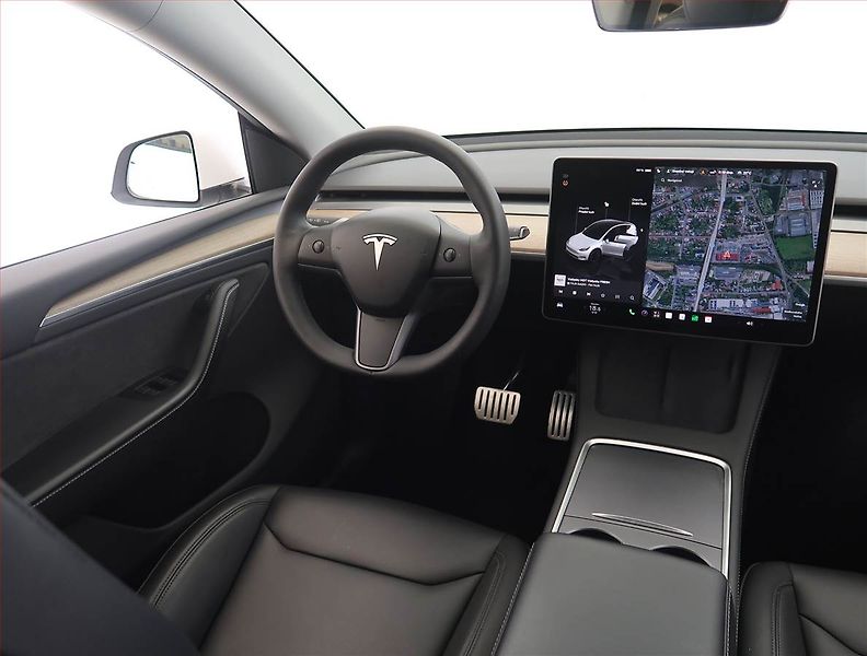 Tesla Model Y (2023) Performance 79kWh, SoH 93% - fotka 7 z 33