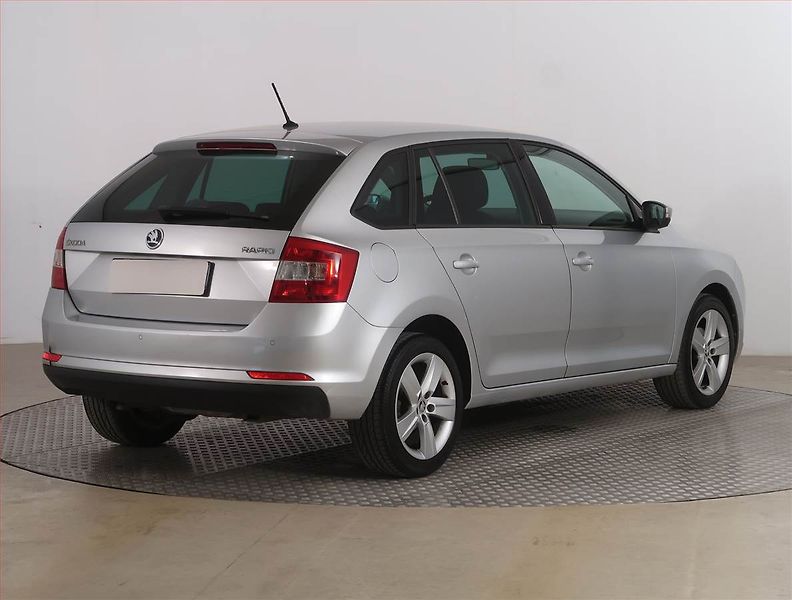 Škoda Rapid (2015) Spaceback 1.2 TSI, Tempomat - fotka 5 z 17