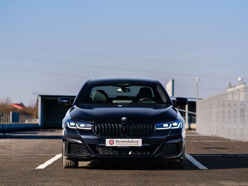 BMW Řada 5 M550i xDrive, DPH, SEDAN - fotka 2 z 46